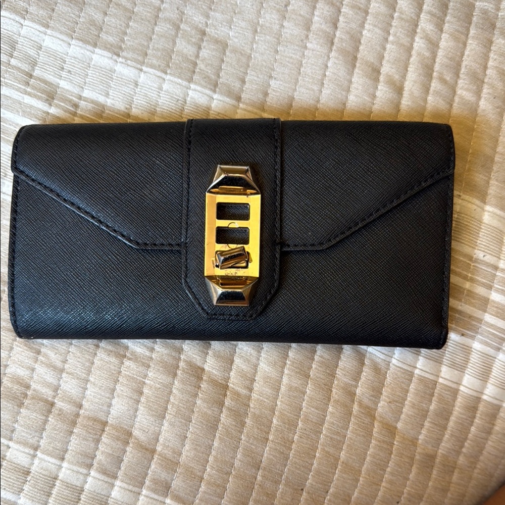 Elegant Black Wallet with Gold Accent